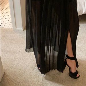 Sheer pleated black black skirt with side slit